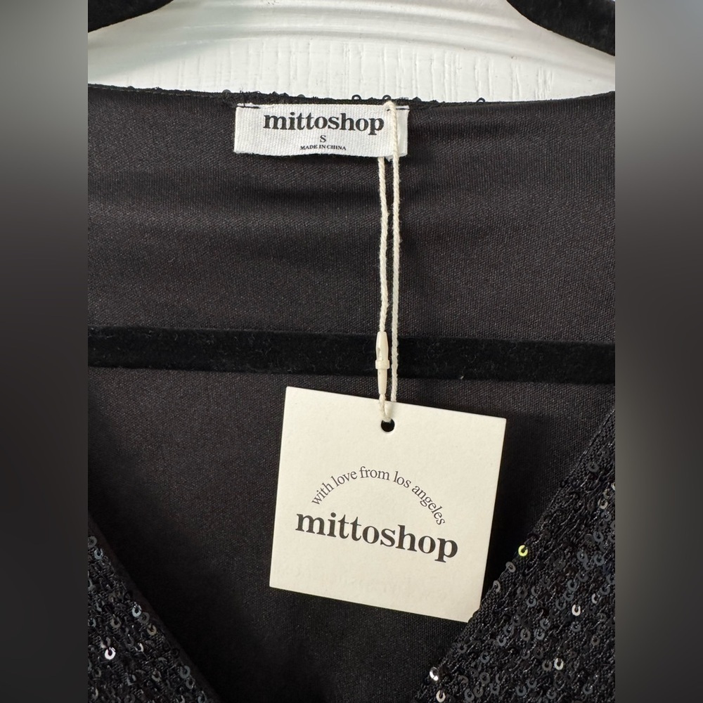 Mittoshop: Out on the Town Black Sequined CrossoverTop with privacy snap - Picture 2 of 9